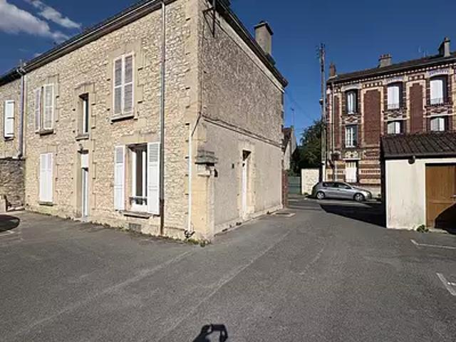 Crépy en Valois 60800 Achat / Vente appartement 2 pièces t2 au dernier étage cave