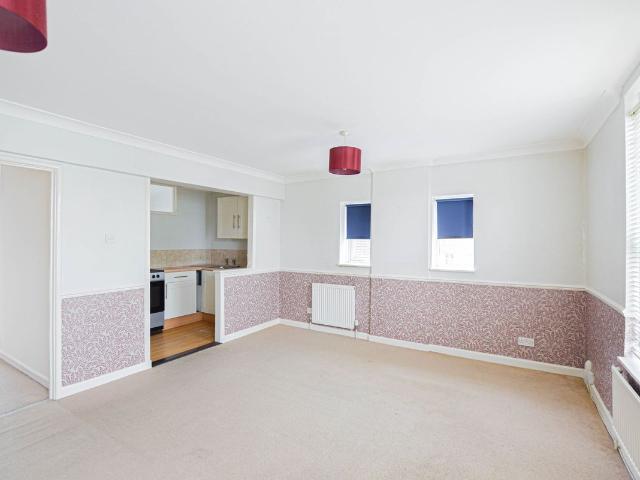 Crescent Way, Orpington BR6, 2 bed flat to rent, £1,400 pcm | PrimeLocation