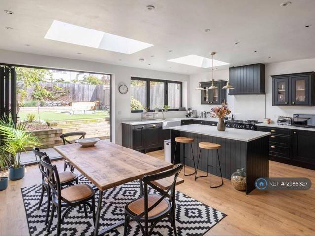 Crescent Way, London, SW16 3 bed semi detached house to rent £3,700 pcm £854 pw