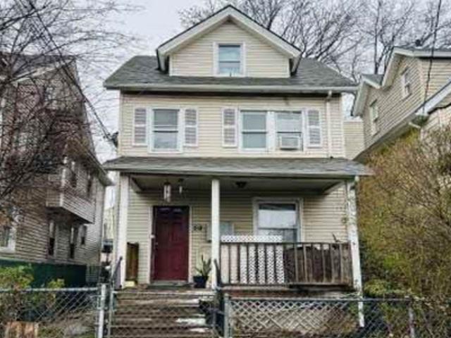 Crescent Ave