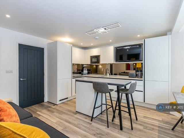 Crescent Court, Oxford, OX4 2 bed flat to rent £3,000 pcm £692 pw