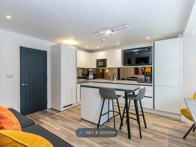 Crescent Court, Oxford OX4, 2 bed flat to rent, £3,700 pcm | PrimeLocation