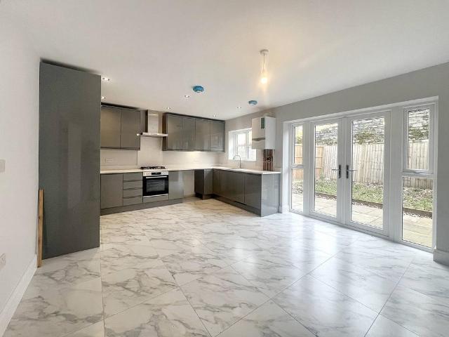 Crescent Drive, Aldershot GU12 1 bed in a house share to rent £1,000 pcm £231 pw