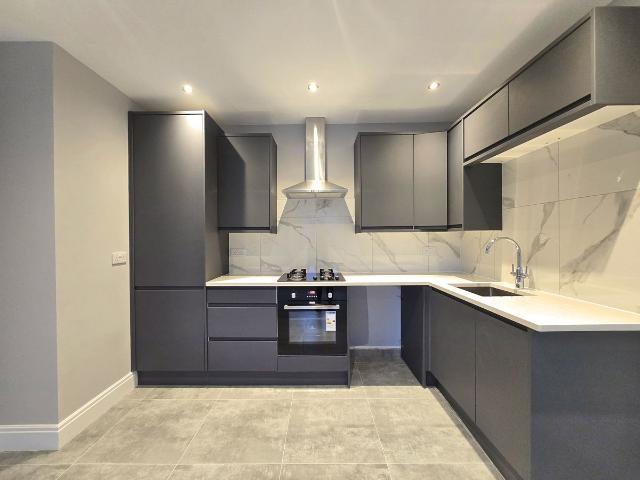 Crescent Drive, Aldershot GU12, 2 bed flat to rent, £1,550 pcm | PrimeLocation