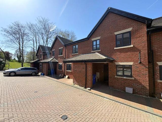 Crescent Drive GU12, 3 bed terraced house to rent, £1,900 pcm | PrimeLocation