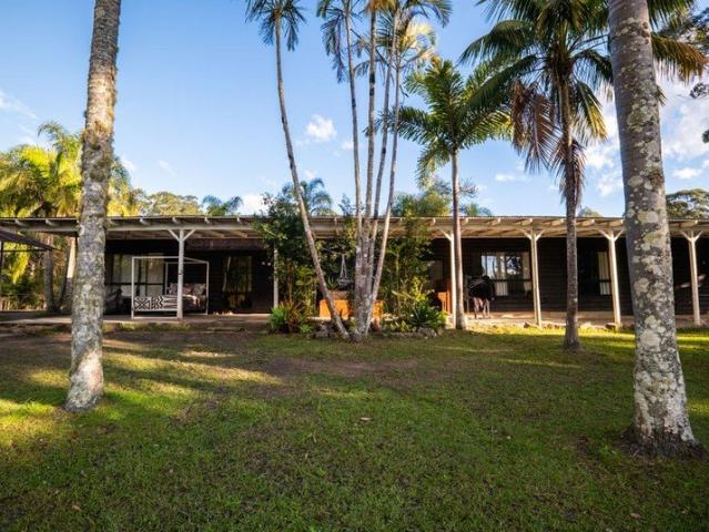 CRESCENT HEAD LIFESTYLE / ECO TOURISM