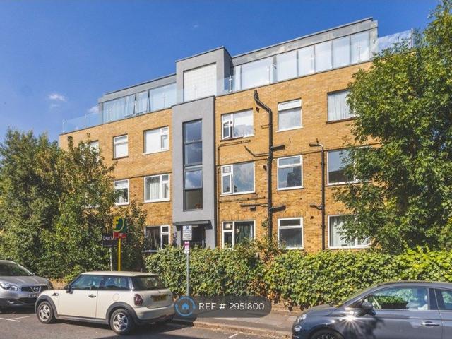 Crescent House, London SW20, 2 bed flat to rent, £2,250 pcm | PrimeLocation