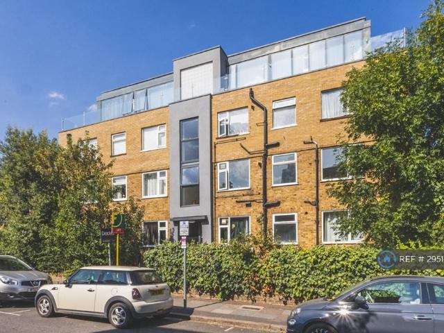 Crescent House, London, SW20 2 bed flat to rent £2,250 pcm £519 pw