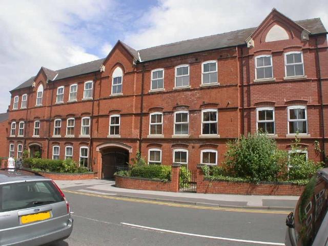 Crescent House, Mount Pleasant, Redditch B97, 2 bed flat to rent, £875 pcm | PrimeLocation