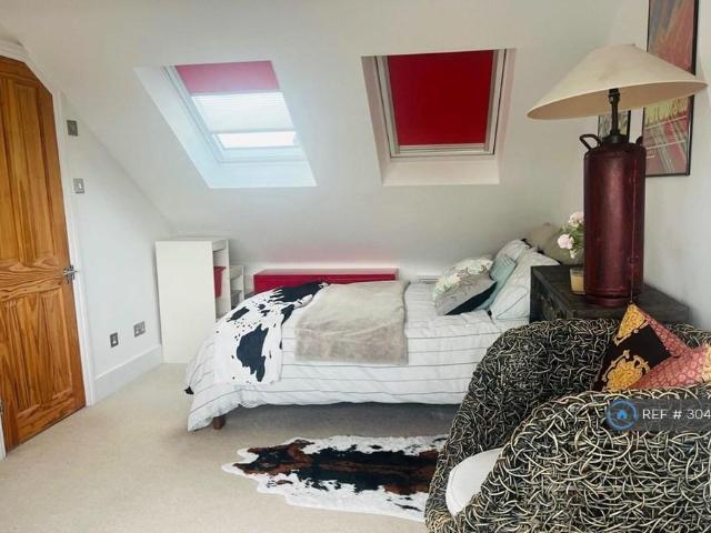 Crescent Lane, London, SW4 1 bed in a house share to rent £1,450 pcm £335 pw