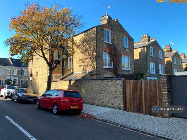 Crescent Lane, London, SW4 2 bed flat to rent £2,900 pcm £669 pw
