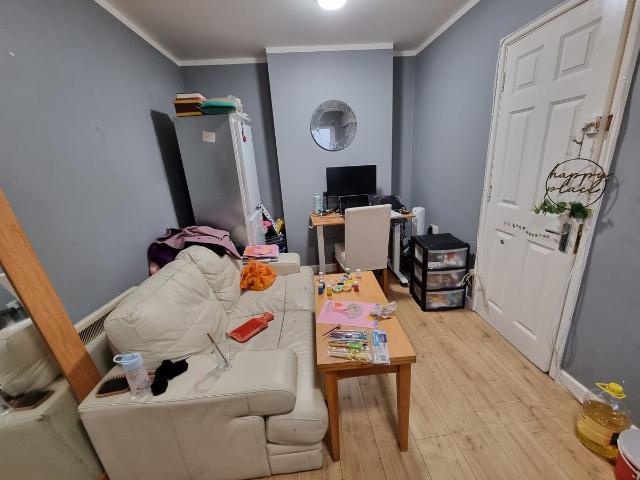 Crescent Road, Oxford OX4, 1 bed flat to rent, £1,250 pcm | PrimeLocation