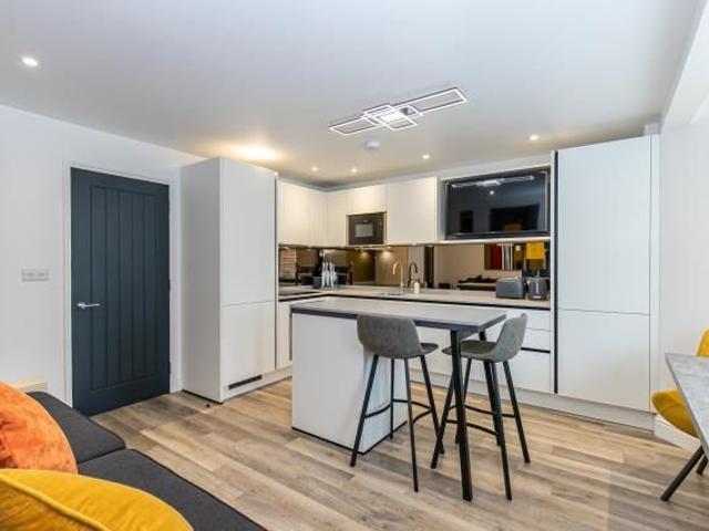 Crescent Road, Oxford OX4, 2 bed flat to rent, £2,500 pcm | PrimeLocation