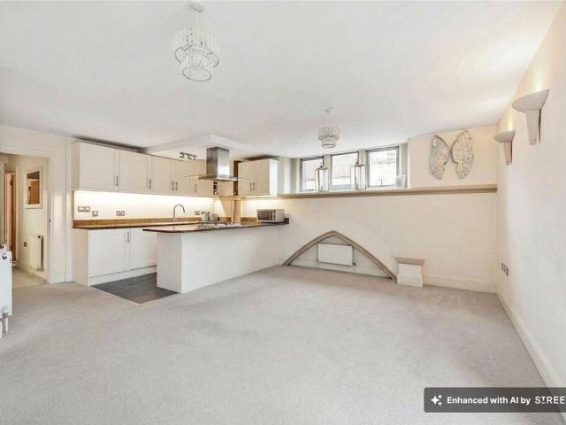 Crescent Road, Beckenham BR3, 2 bed flat to rent, £2,100 pcm | PrimeLocation