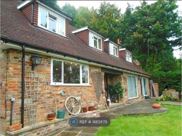 Crescent Road, Caterham CR3, Studio to rent, £995 pcm | PrimeLocation