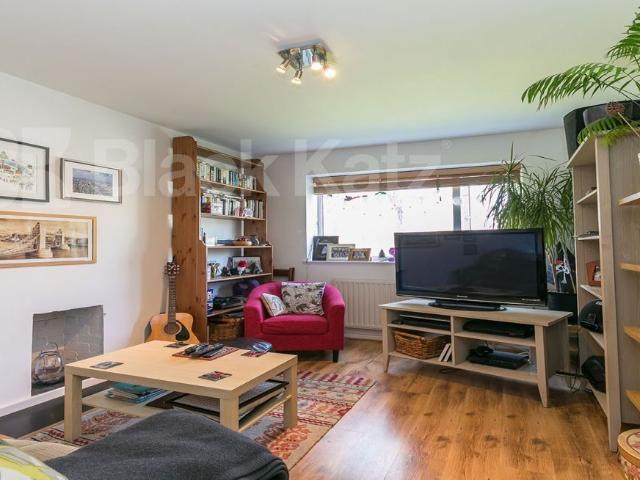 Crescent Road, Crouch End N8, 1 bed flat to rent, £1,798 pcm | PrimeLocation