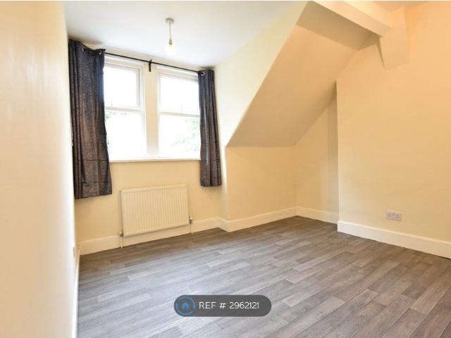 Crescent Road, Luton LU2, 1 bed flat to rent, £875 pcm | PrimeLocation