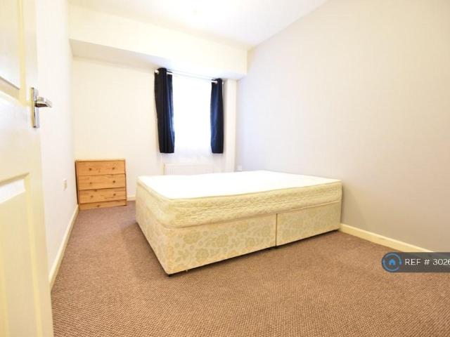 Crescent Road, Luton, LU2 2 bed flat to rent £1,300 pcm £300 pw