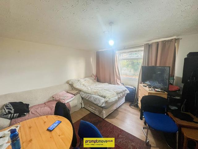 Crescent Road, Luton LU2, Property to rent, £750 pcm | PrimeLocation