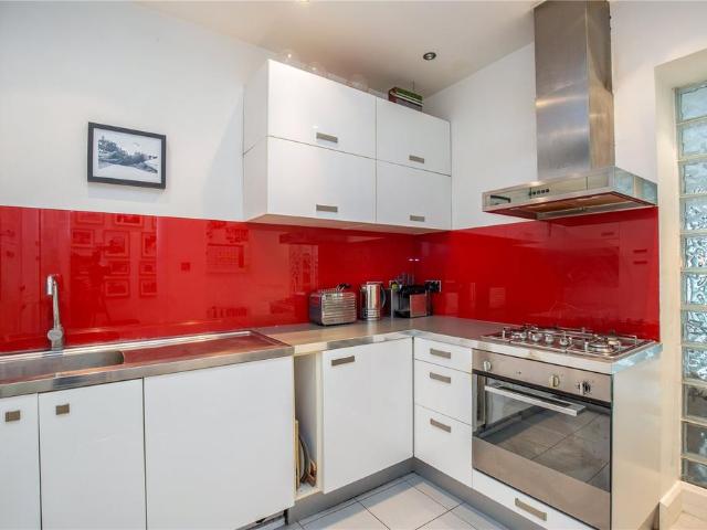 Crescent Road, London, N3 3 bed apartment to rent £2,425 pcm £560 pw