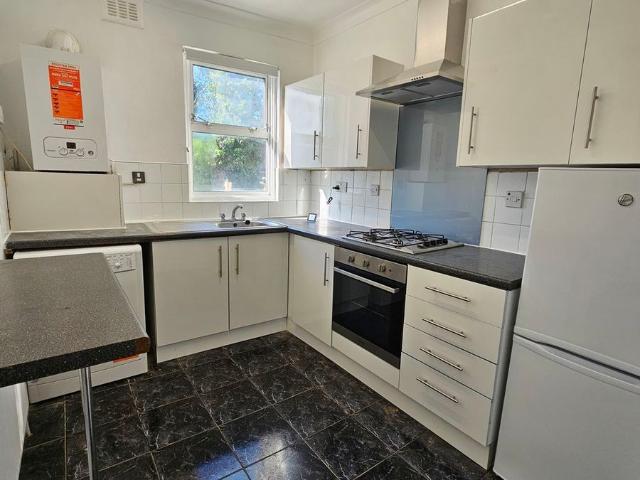 Crescent Road, Plaistow E13, 1 bed flat to rent, £1,500 pcm | PrimeLocation