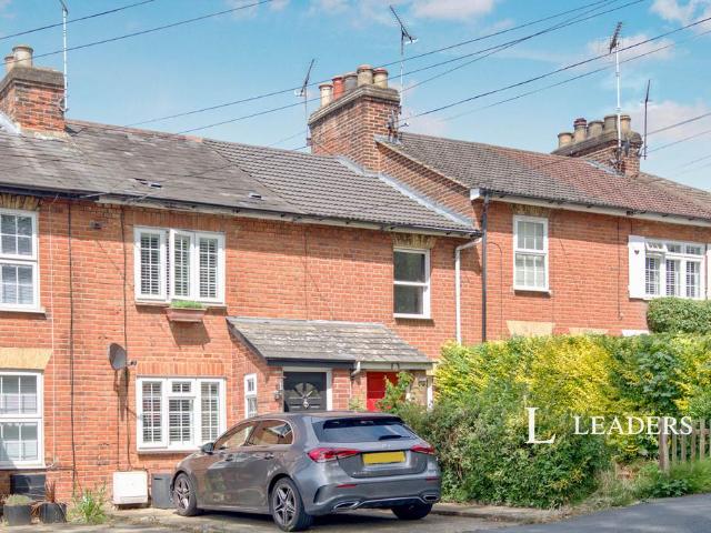 Crescent Road, Warley, CM14 2 bed terraced house to rent £1,900 pcm £438 pw