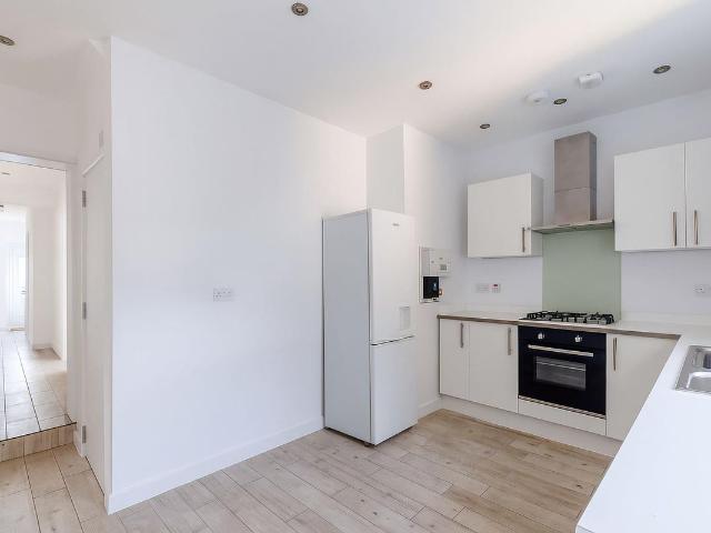Crescent Road, Woolwich, London SE183 SE18, 1 bed flat to rent, £1,500 pcm | PrimeLocation