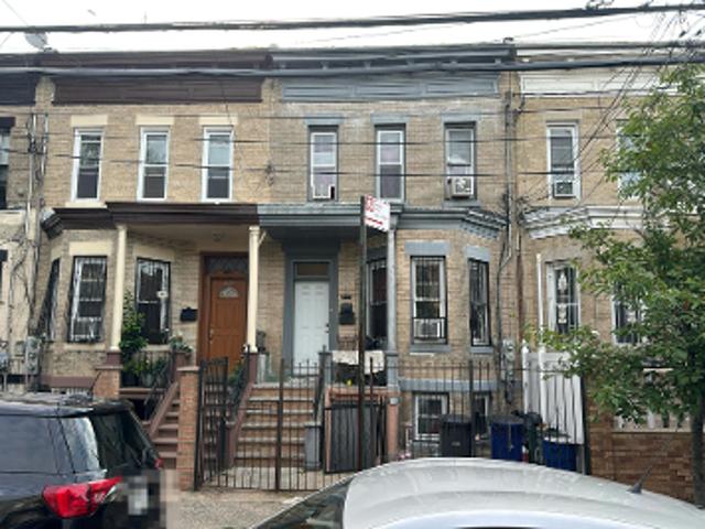 Crescent St