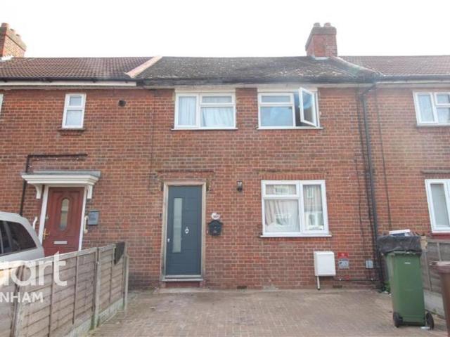 Cresecent Rd Dagenham 4 bed semi detached house to rent £2,400 pcm £554 pw