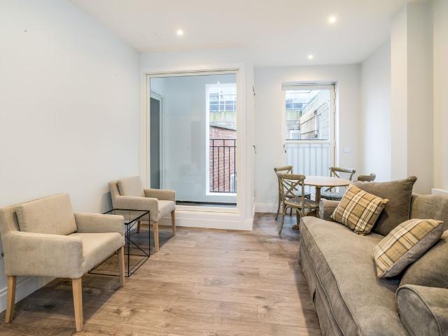 Cresset Court, 73 High Street, Maidenhead SL6, 1 bed flat to rent, £1,300 pcm | PrimeLocation