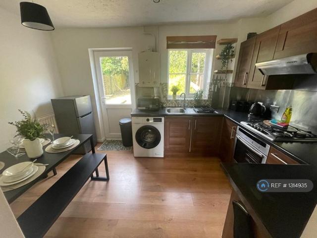 Cressey Avenue, Milton Keynes, MK5 2 bed semi detached house to rent £1,495 pcm £345 pw