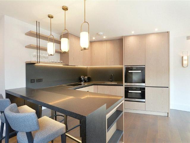 Cresswell Gardens, London SW5 2 bed apartment to rent £4,182 pcm £965 pw