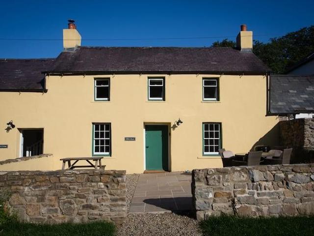 Cresswell Quay SA68 2 bed terraced house to rent £1,000 pcm £231 pw