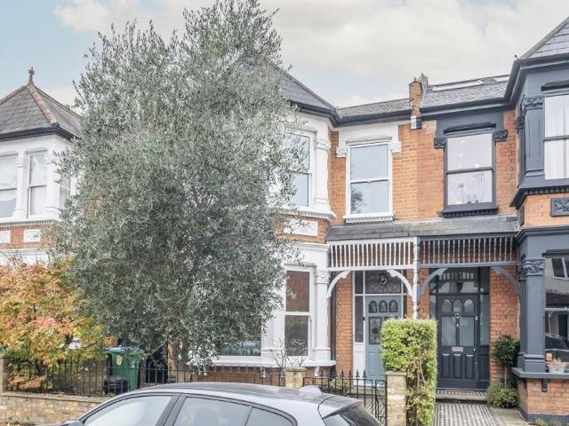 Cresswell Road, Twickenham TW1 4 bed semi detached house to rent £5,750 pcm £1,327 pw