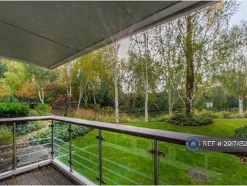 Creswell Drive, Beckenham, BR3 2 bed flat to rent £2,400 pcm £554 pw