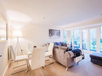 Creswell Drive, Park Langley. 2 bed flat to rent £2,400 pcm £554 pw
