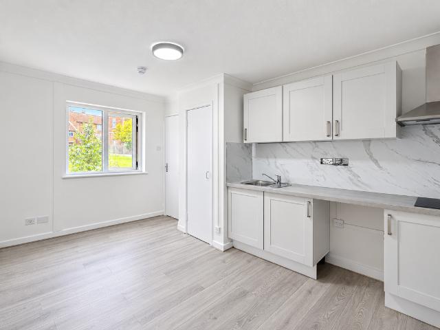 Creswick Road, London W3, Studio to rent, £1,300 pcm | PrimeLocation