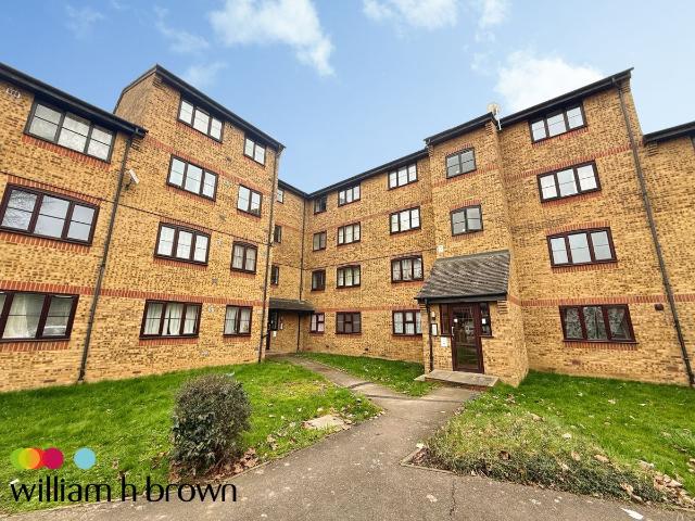 Crest Avenue, Grays, Essex RM17, 1 bed flat to rent, £1,200 pcm | PrimeLocation