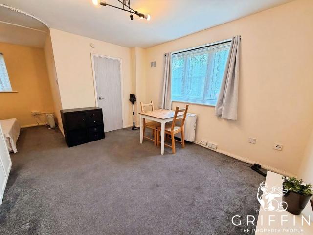 Crest Avenue, Grays, RM17