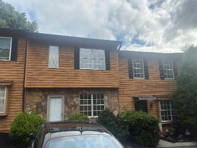 Crest Brook Dr