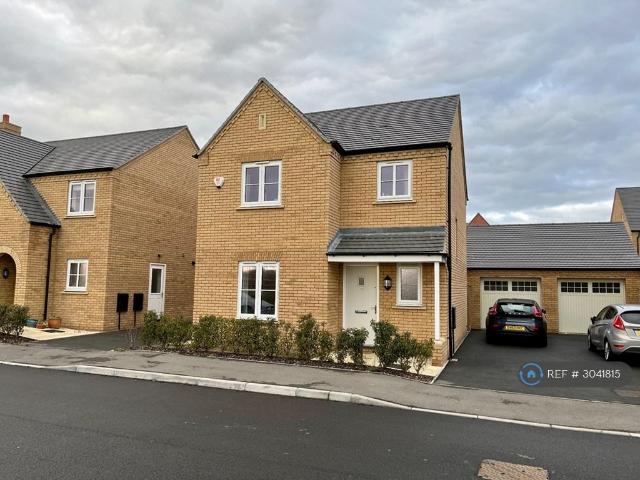 Crest Drive, Fenstanton, Huntingdon. 3 bed detached house to rent £1,575 pcm £363 pw