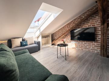 CREST: Riverside Loft with AC & Balcony