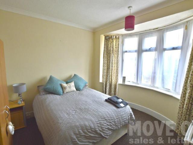 Crest Road, Parkstone, Poole, Dorset. 1 bed in a house share to rent £530 pcm £122 pw