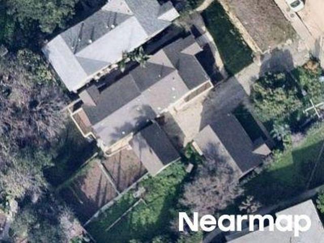 Crestmoore Pl