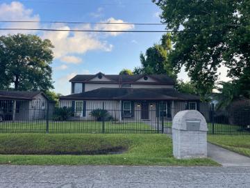 Crestview Dr