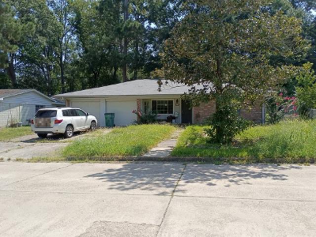 Crestwood Dr