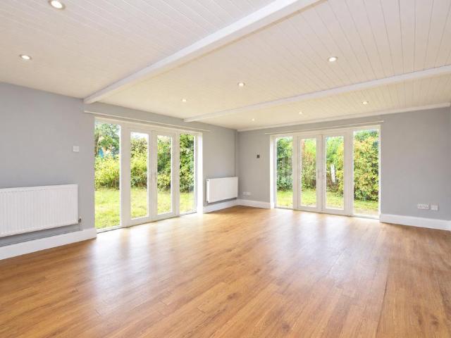 Cribbs Causeway, Gloucestershire BS10 4 bed bungalow to rent £2,400 pcm £554 pw