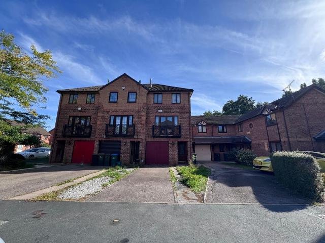 Cricket Close, Coventry, CV5 3 bed end of terrace house to rent £1,100 pcm £254 pw