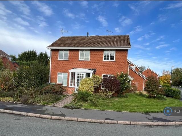 Cricket Close, Walsall, WS5 4 bed detached house to rent £1,400 pcm £323 pw