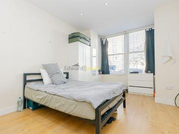 Cricketfield Road, London E5 3 bed flat to rent £2,752 pcm £635 pw